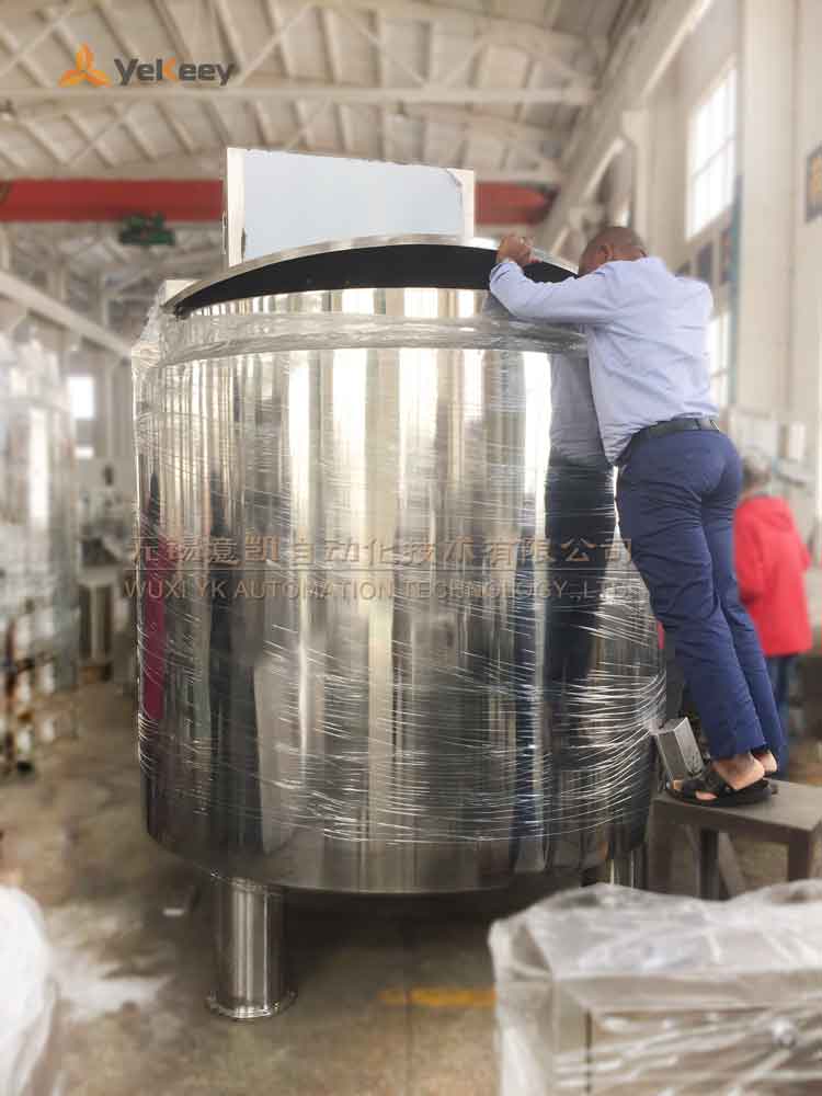 乌干达日化生产不锈钢搅拌罐设备验货